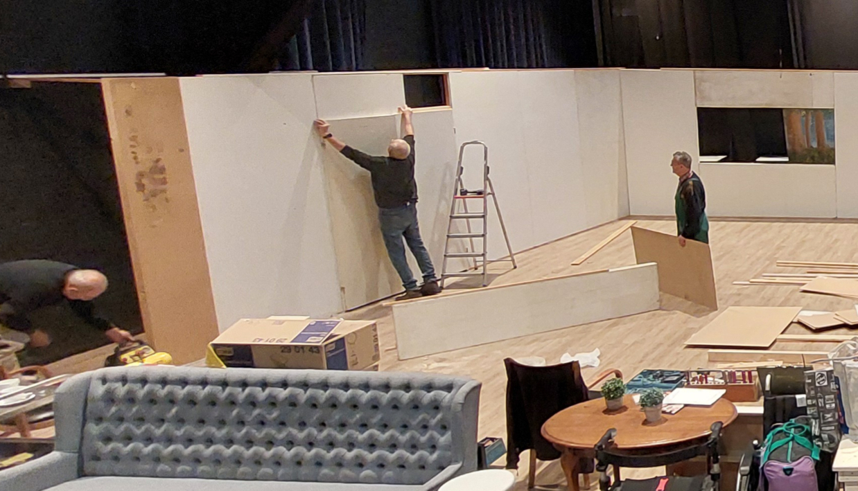 Decorbouwers De Jeugd van Vroeger aan het werk prikbord sept2026 def website