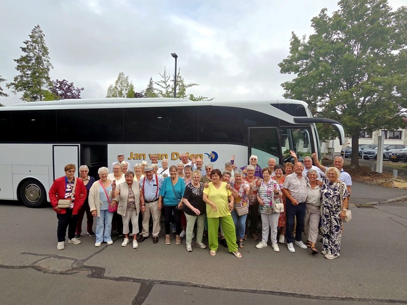 groepsfoto1 bij bus Fulda 26082026